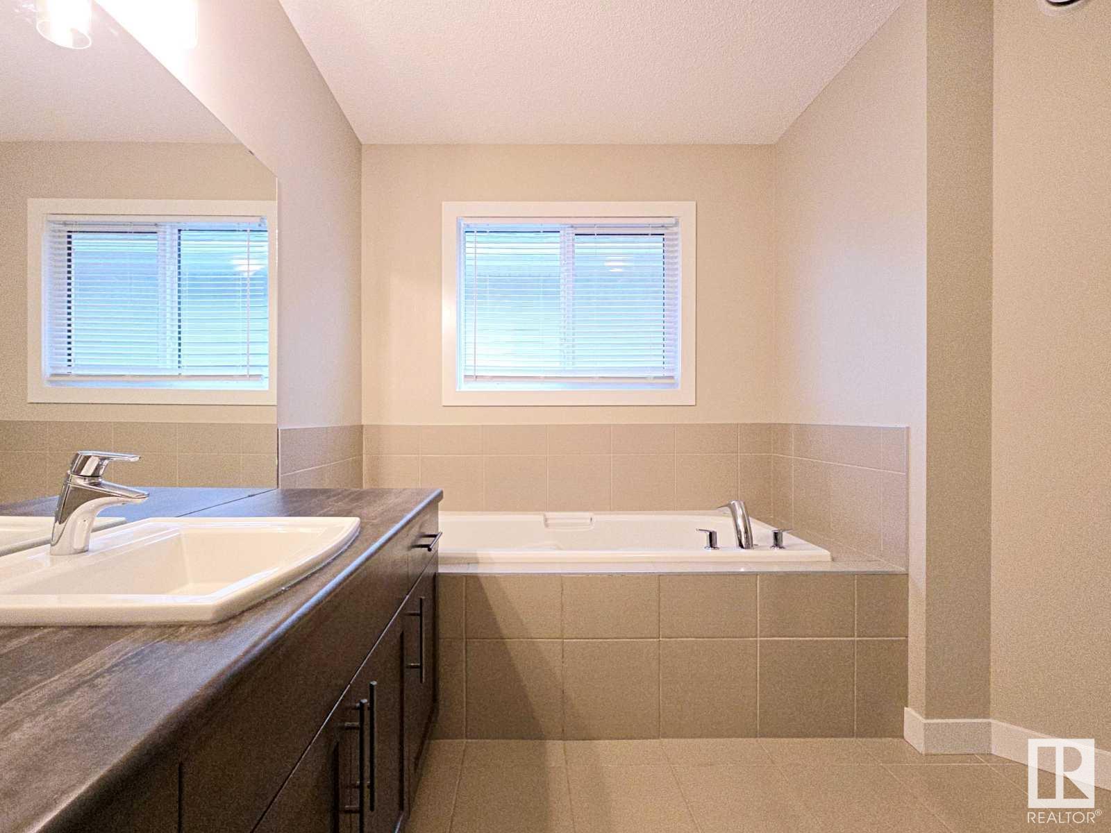Photo 17 of 16707 18 Av Sw, Edmonton AB