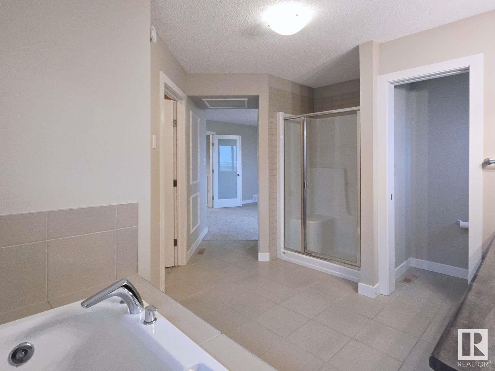 Photo 18 of 16707 18 Av Sw, Edmonton AB