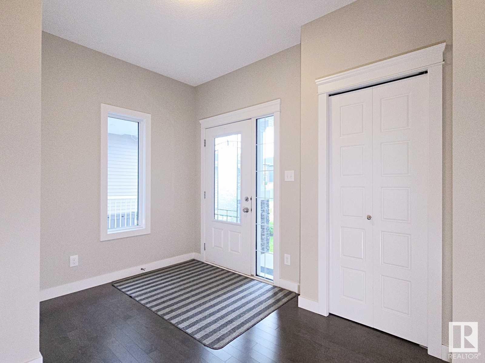 Photo 2 of 16707 18 Av Sw, Edmonton AB
