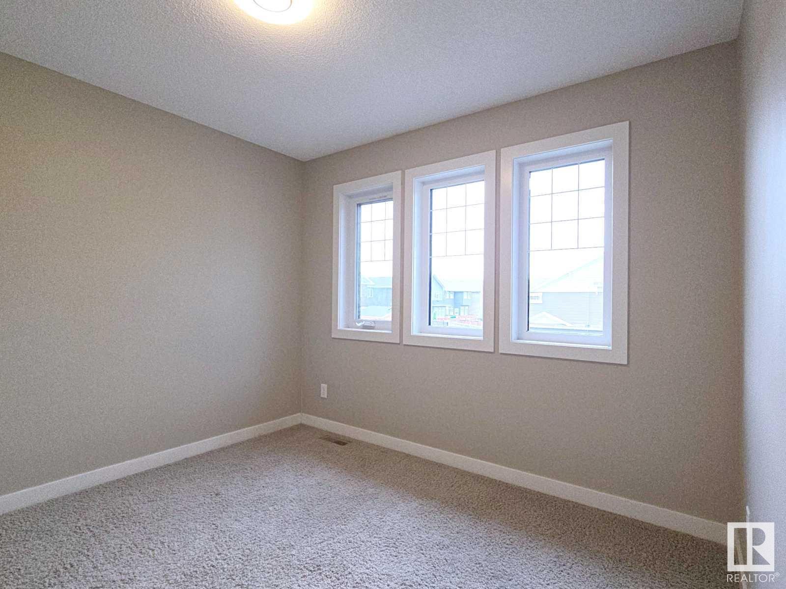 Photo 20 of 16707 18 Av Sw, Edmonton AB