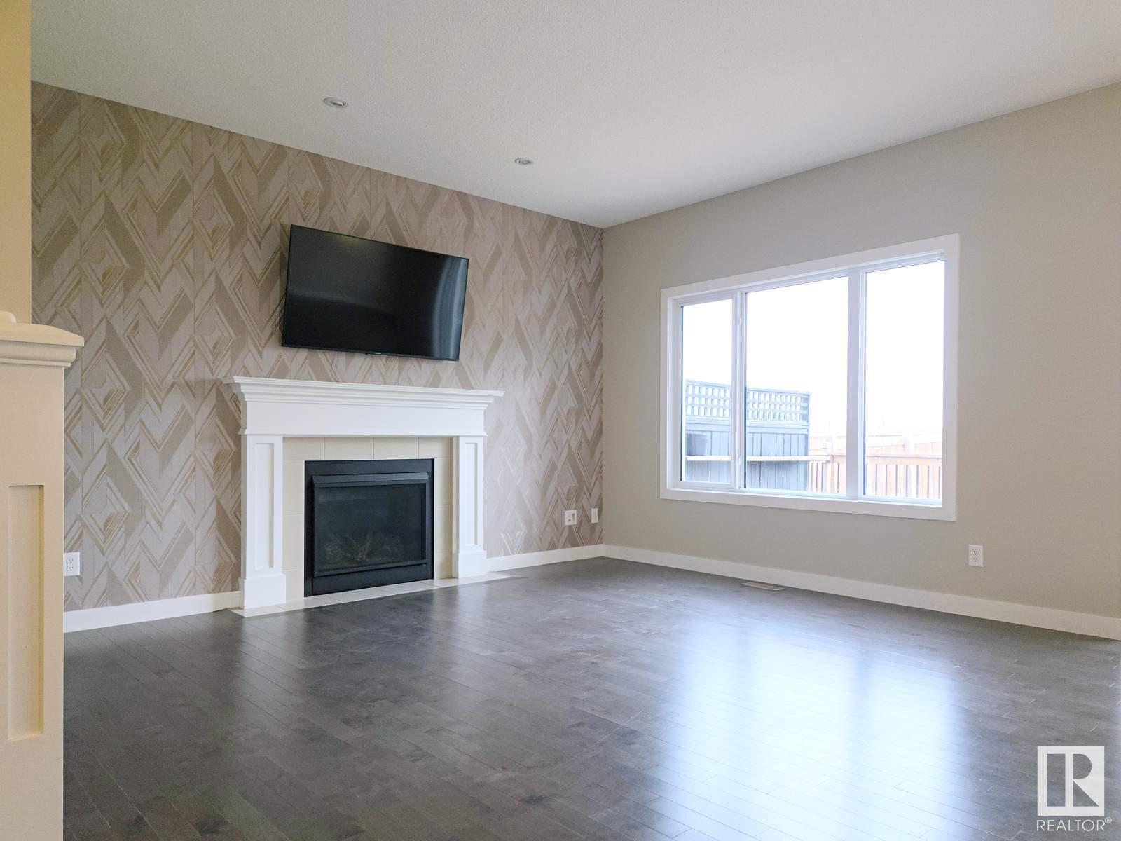 Photo 4 of 16707 18 Av Sw, Edmonton AB