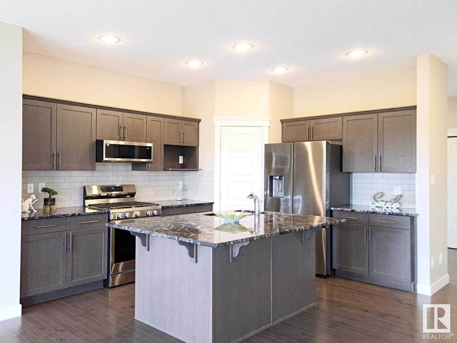 Photo 6 of 16707 18 Av Sw, Edmonton AB