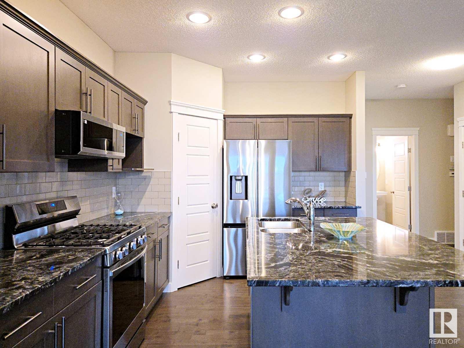 Photo 8 of 16707 18 Av Sw, Edmonton AB