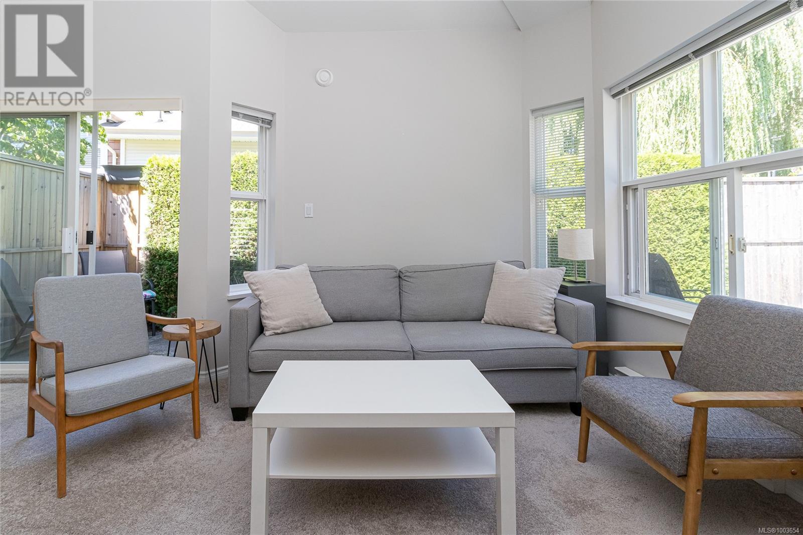 3 3633 Cedar Hill Rd, Saanich