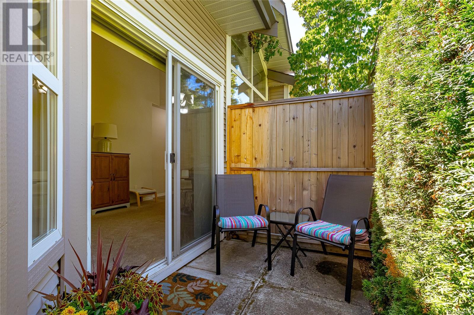 3 3633 Cedar Hill Rd, Saanich