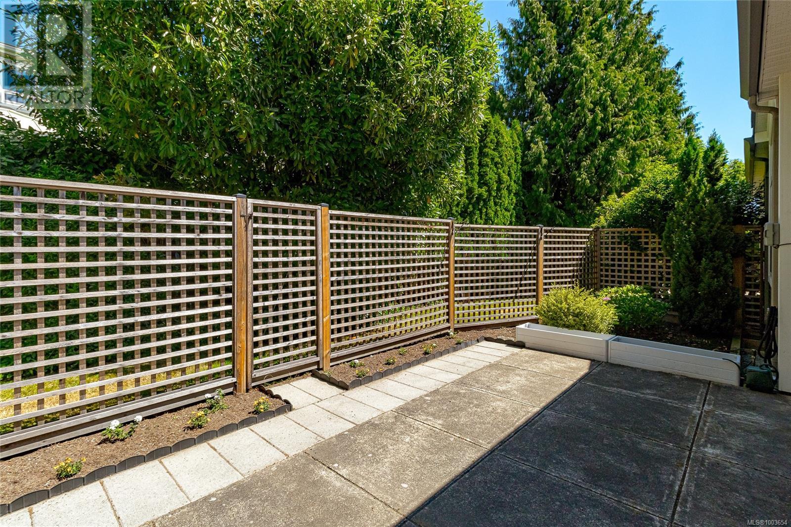 3 3633 Cedar Hill Rd, Saanich