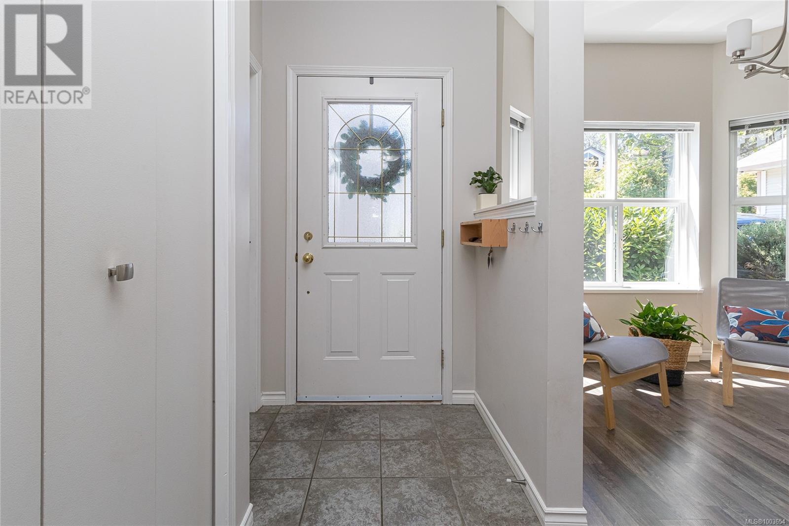 3 3633 Cedar Hill Rd, Saanich