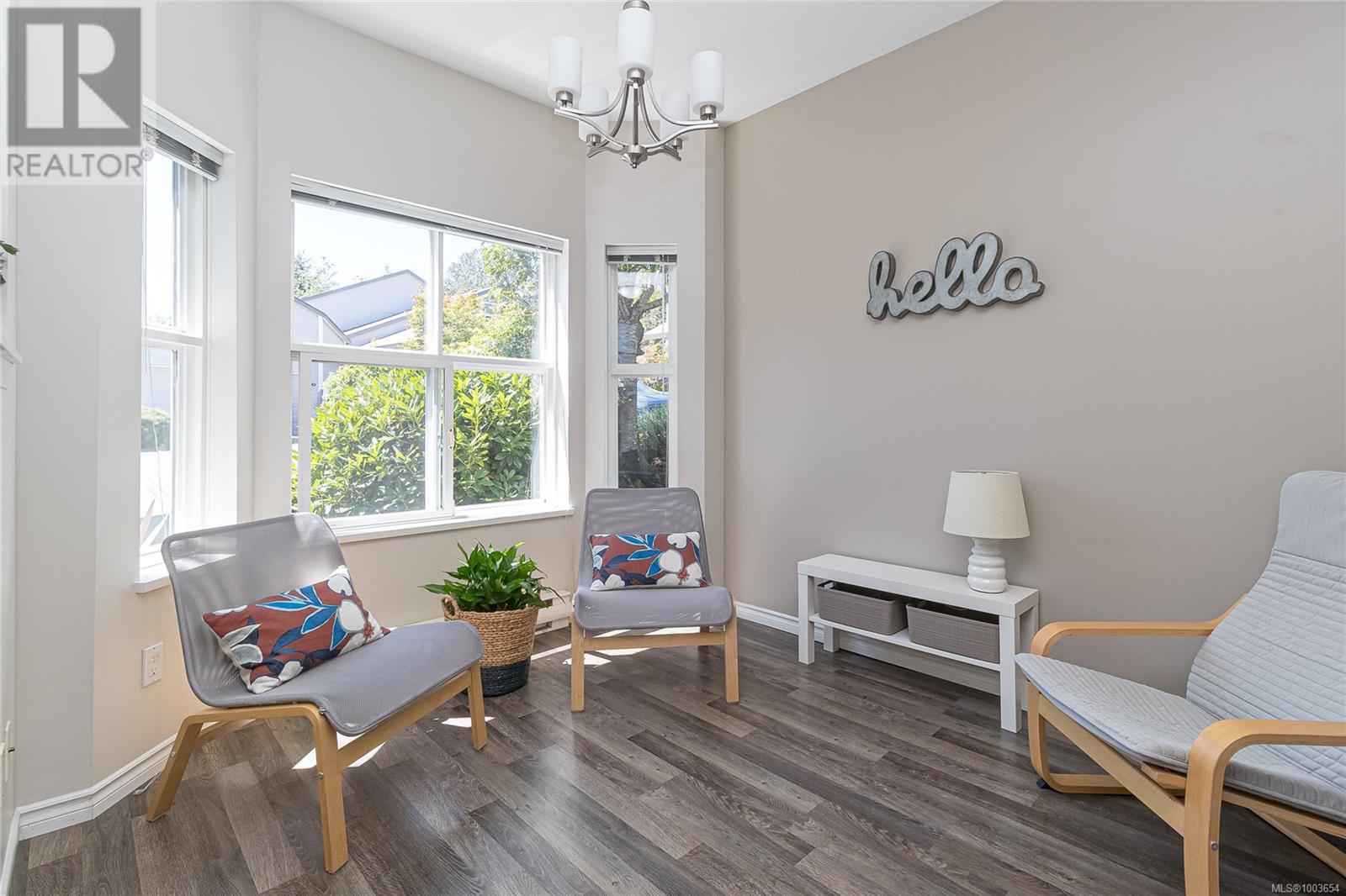 3 3633 Cedar Hill Rd, Saanich