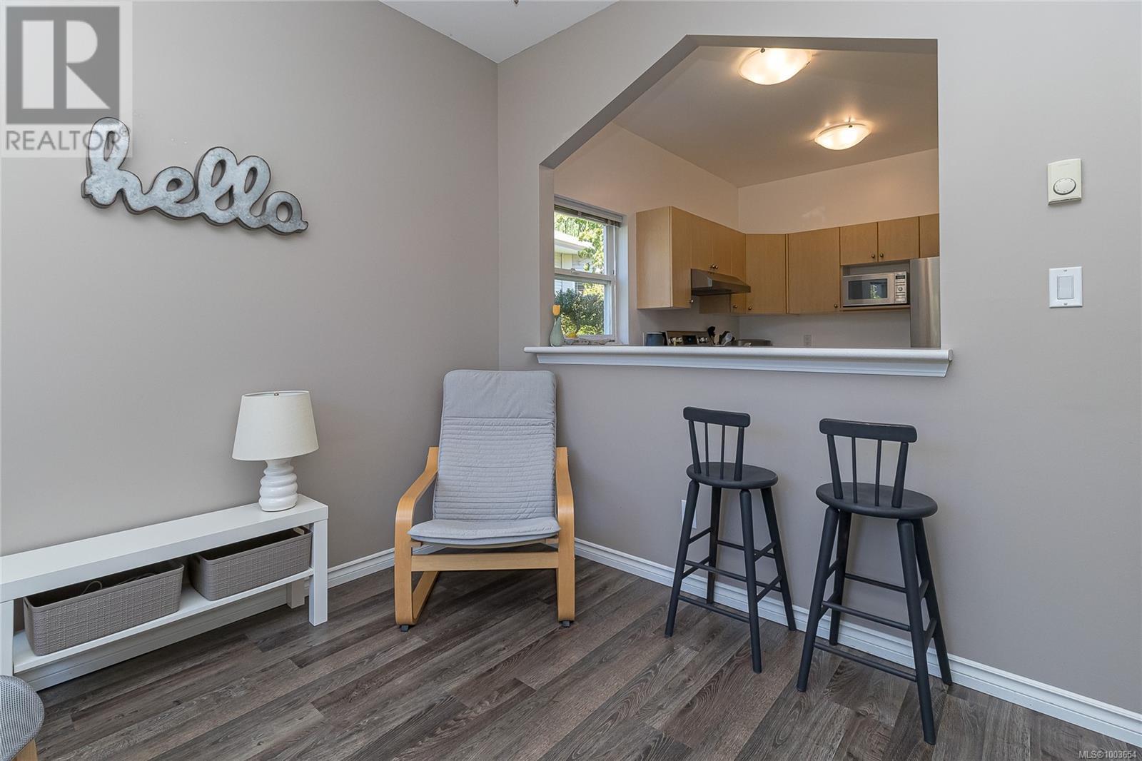 3 3633 Cedar Hill Rd, Saanich