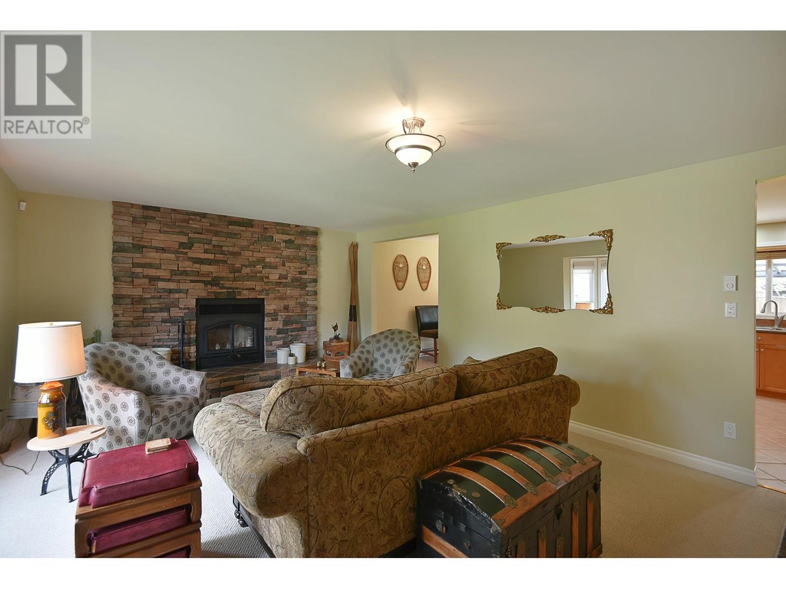 5475 CARNABY PLACE, Sechelt