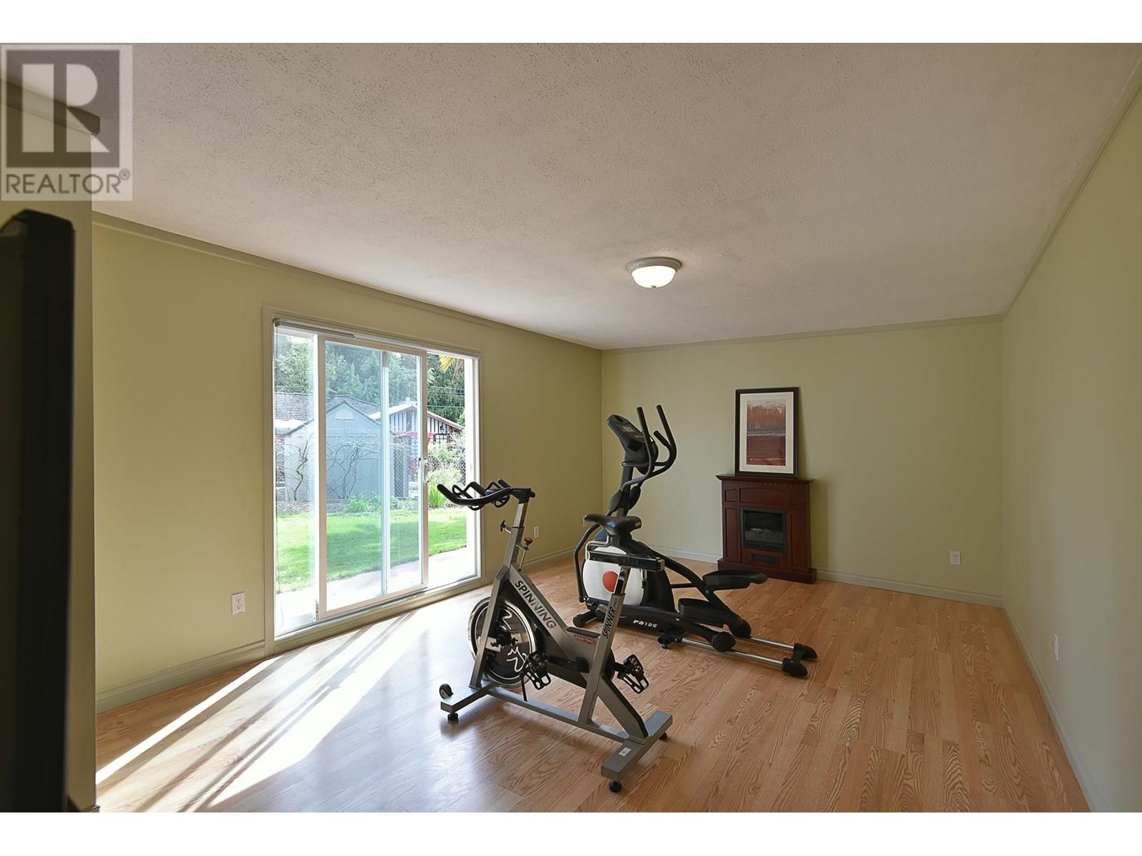 5475 CARNABY PLACE, Sechelt
