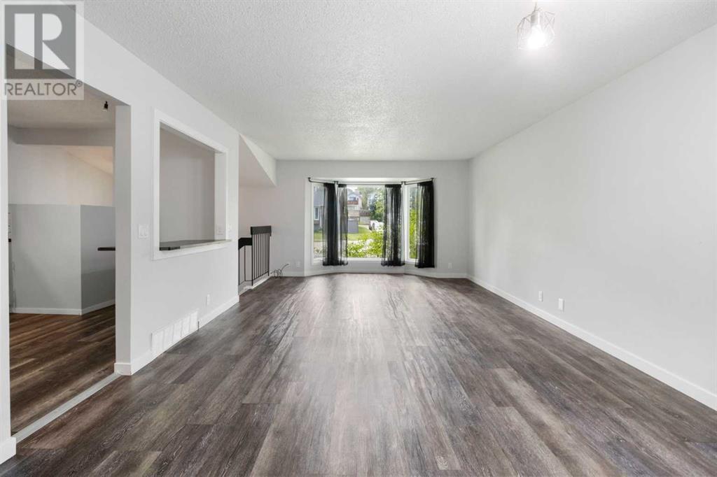 Single Family House Bi-level for Sale in  Macewan Glen Drive NW MacEwan Glen Calgary 