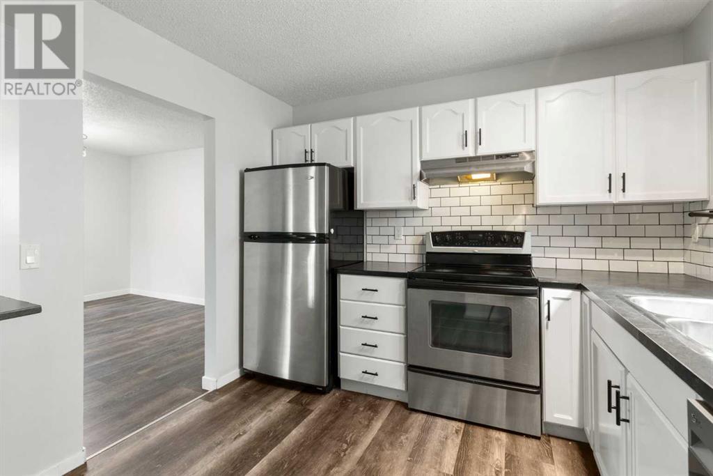 Single Family House Bi-level for Sale in  Macewan Glen Drive NW MacEwan Glen Calgary 
