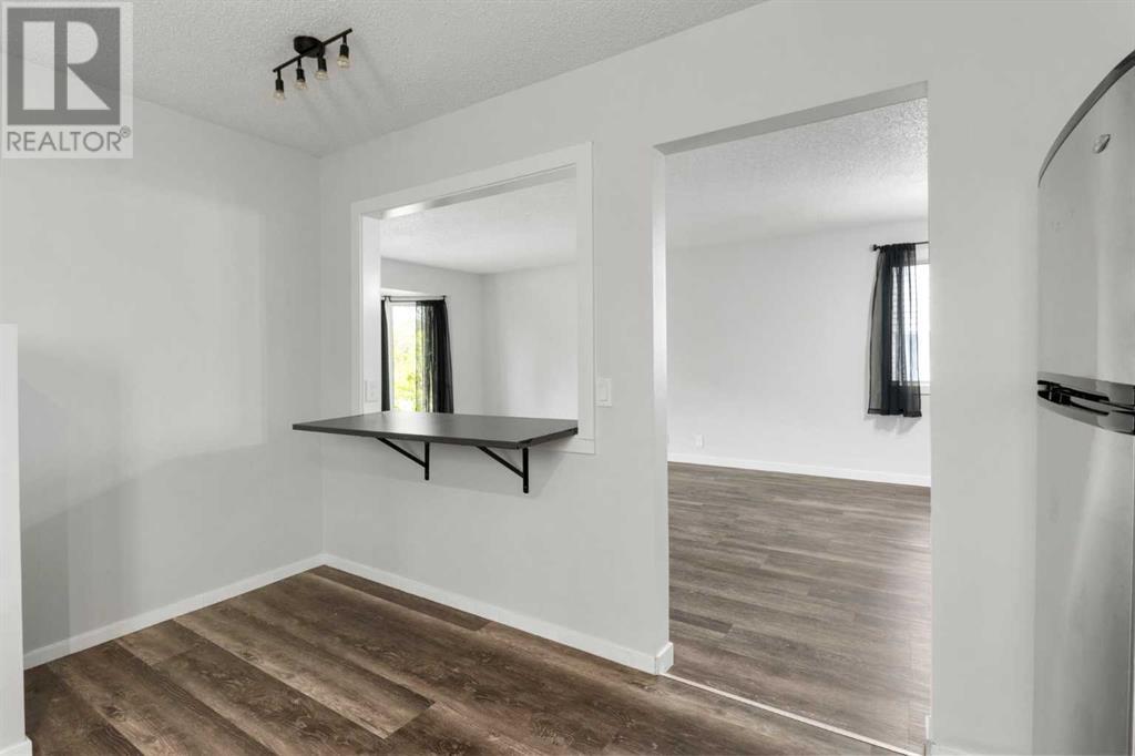 Single Family House Bi-level for Sale in  Macewan Glen Drive NW MacEwan Glen Calgary 