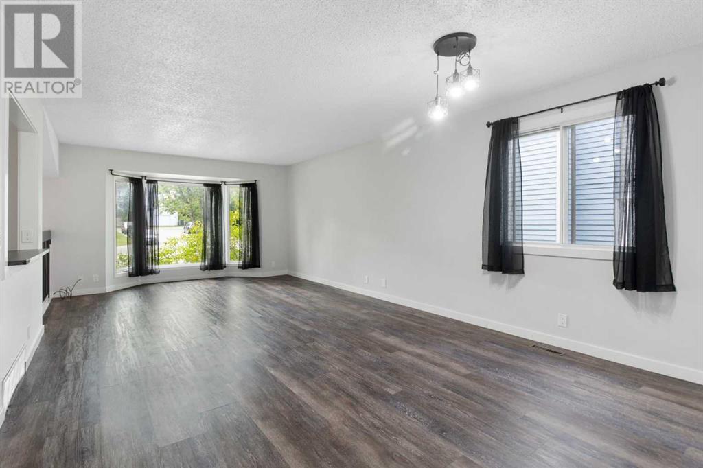 Single Family House Bi-level for Sale in  Macewan Glen Drive NW MacEwan Glen Calgary 