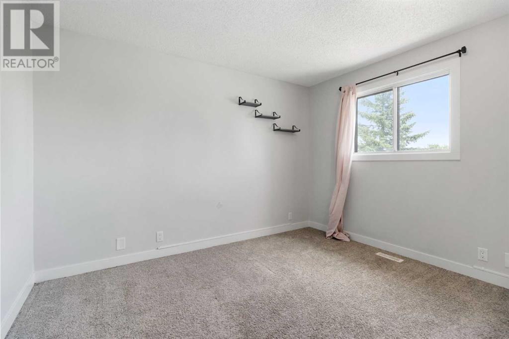Single Family House Bi-level for Sale in  Macewan Glen Drive NW MacEwan Glen Calgary 