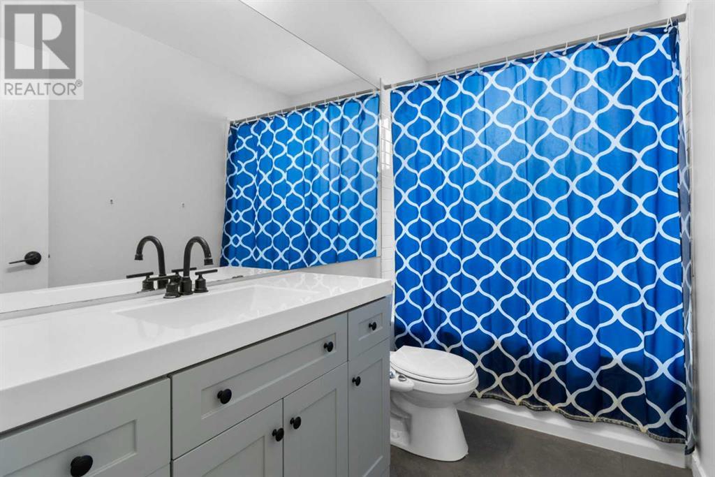 Single Family House Bi-level for Sale in  Macewan Glen Drive NW MacEwan Glen Calgary 