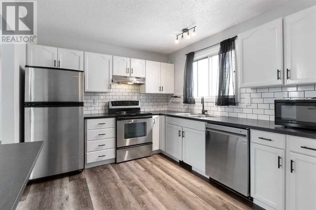 Single Family House Bi-level for Sale in  Macewan Glen Drive NW MacEwan Glen Calgary 