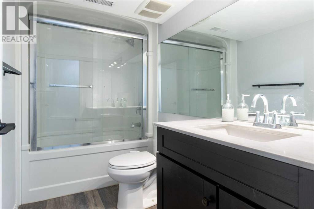Single Family House Bi-level for Sale in  Macewan Glen Drive NW MacEwan Glen Calgary 