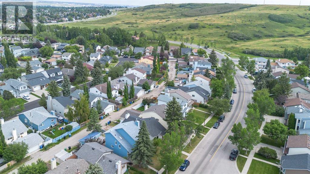 Single Family House Bi-level for Sale in  Macewan Glen Drive NW MacEwan Glen Calgary 