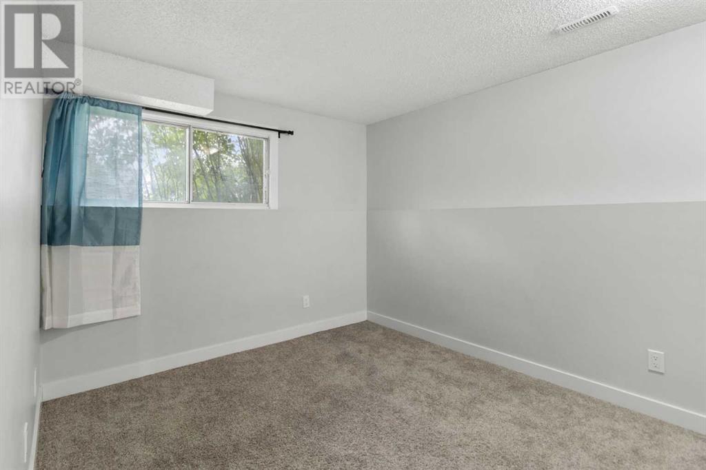 Single Family House Bi-level for Sale in  Macewan Glen Drive NW MacEwan Glen Calgary 