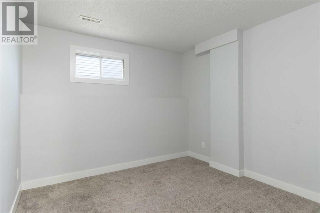 Single Family House Bi-level for Sale in  Macewan Glen Drive NW MacEwan Glen Calgary 
