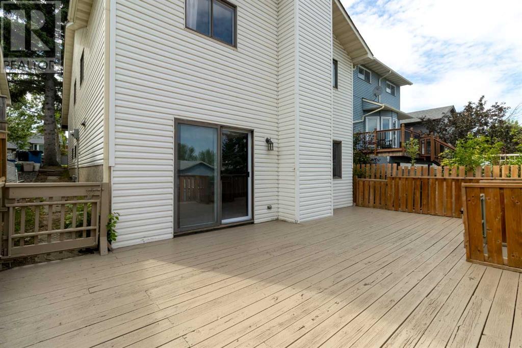 Single Family House Bi-level for Sale in  Macewan Glen Drive NW MacEwan Glen Calgary 