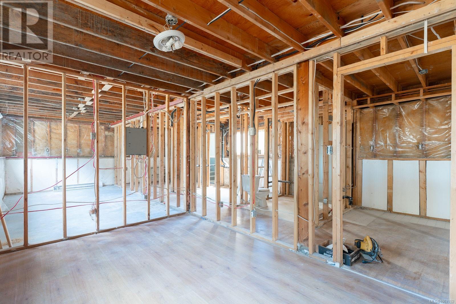 7405/7425 LANTZVILLE RD - 36