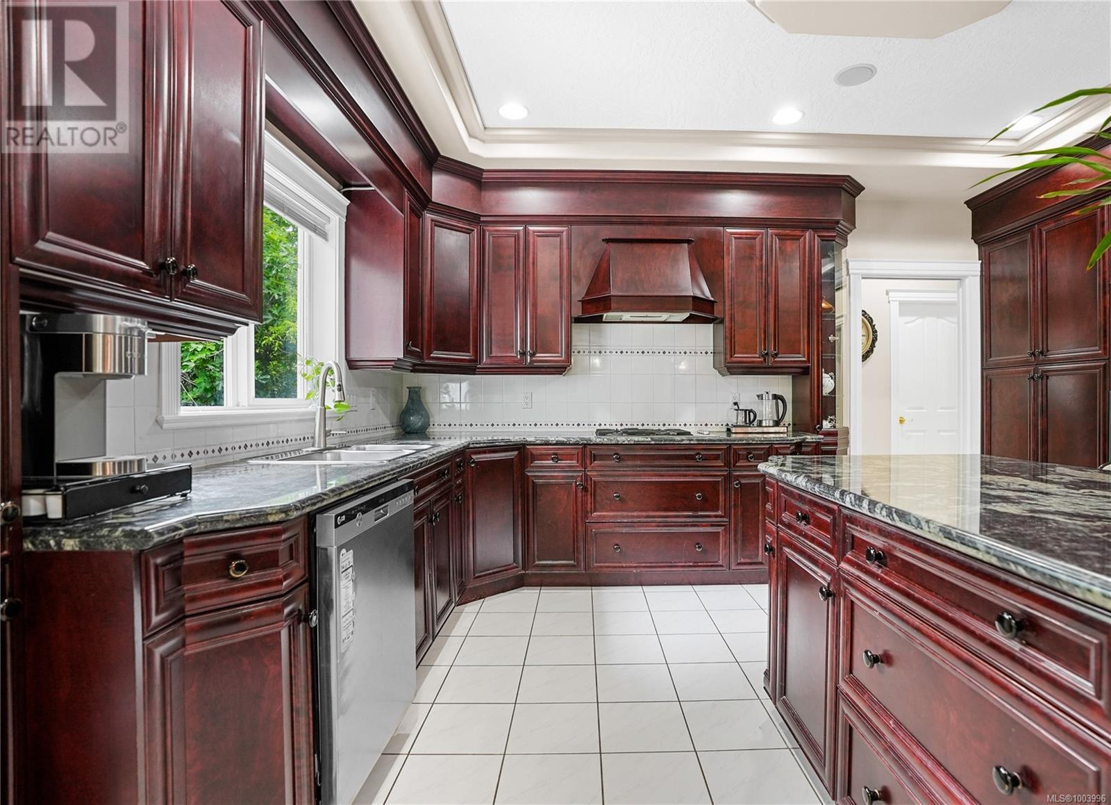Photo 35 of 4638 Boulderwood Dr, Saanich BC