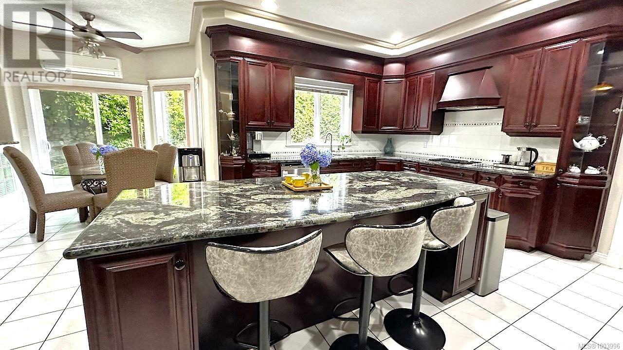 Photo 13 of 4638 Boulderwood Dr, Saanich BC