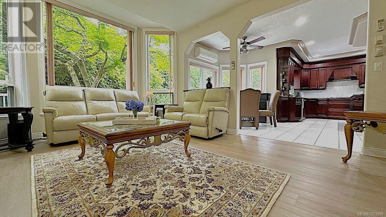 Photo 43 of 4638 Boulderwood Dr, Saanich BC