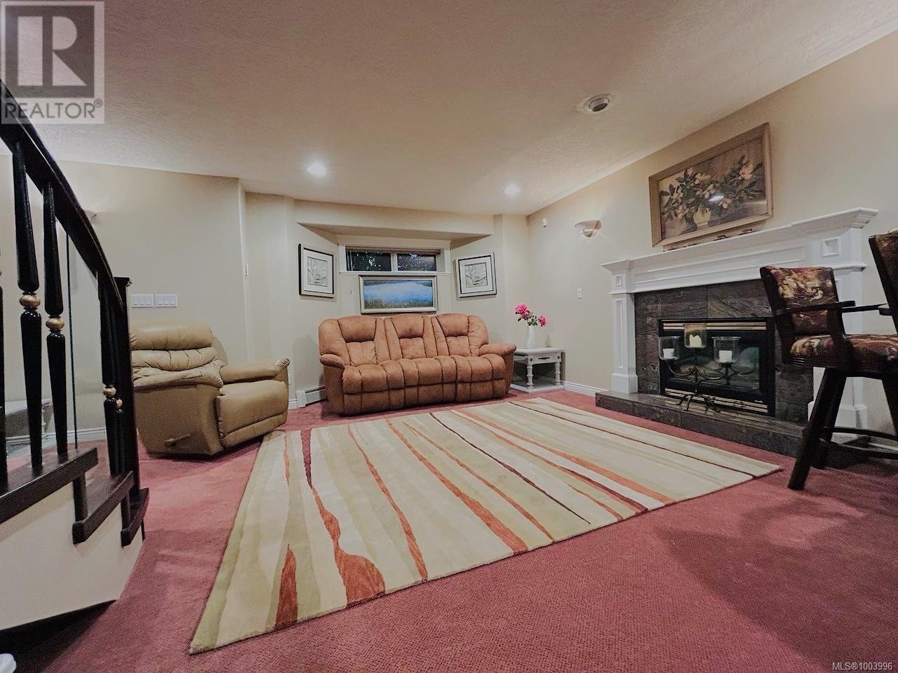 Photo 9 of 4638 Boulderwood Dr, Saanich BC