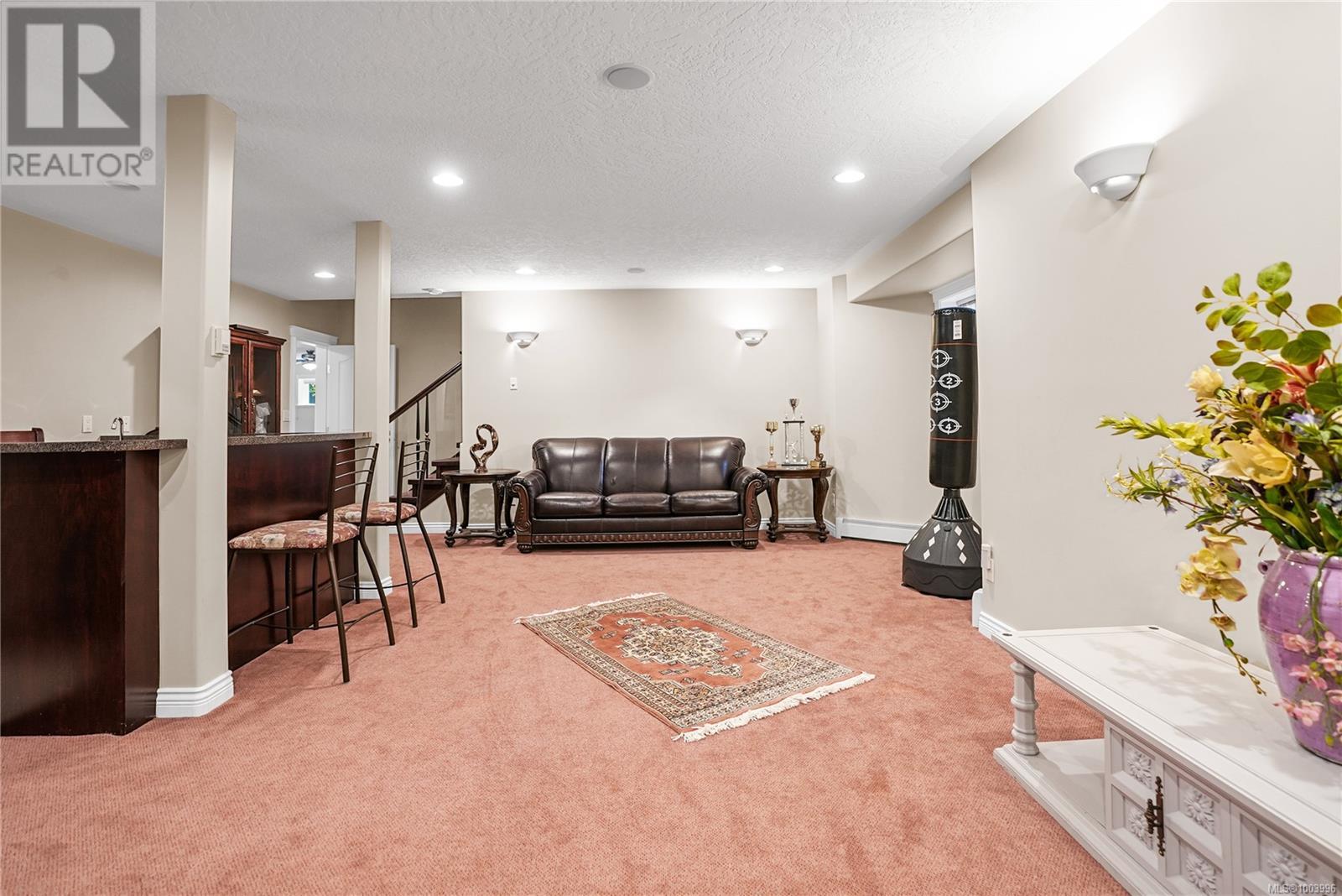 Photo 5 of 4638 Boulderwood Dr, Saanich BC