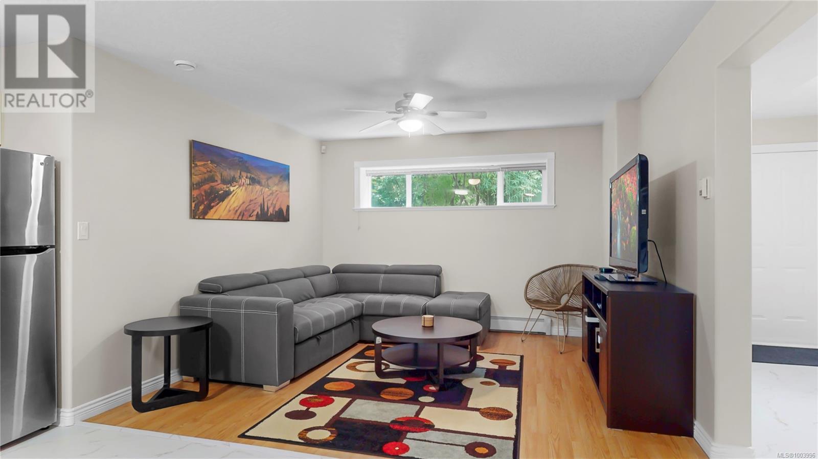 Photo 10 of 4638 Boulderwood Dr, Saanich BC