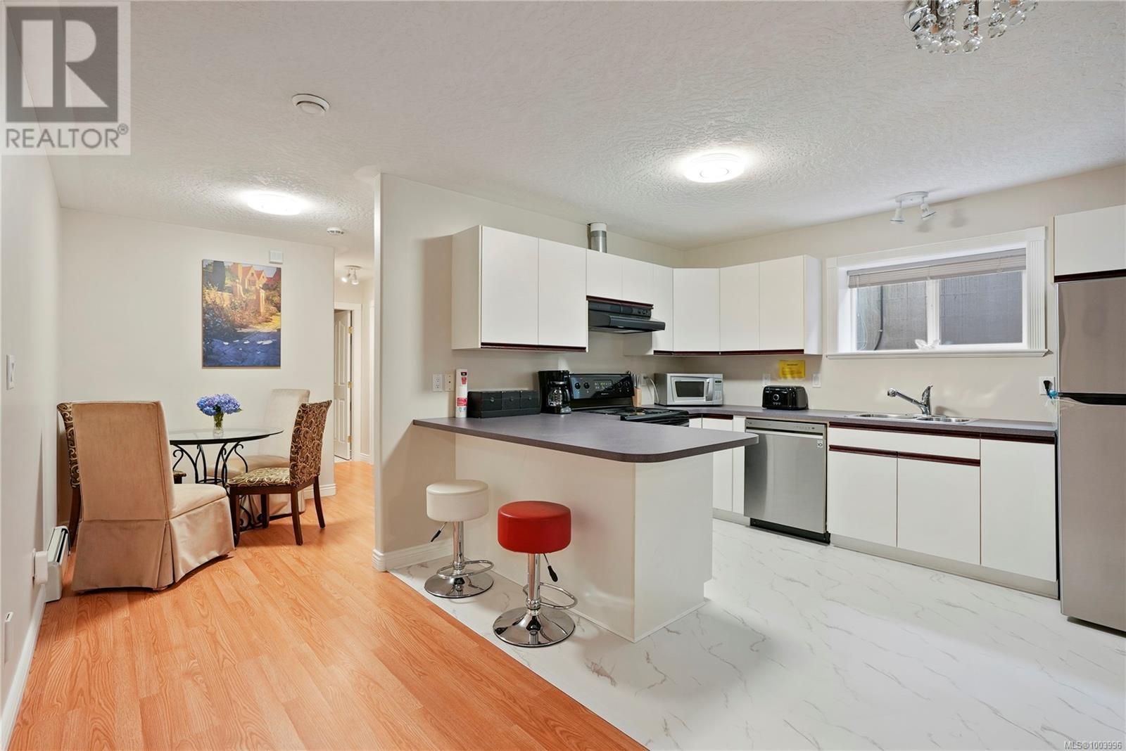 Photo 6 of 4638 Boulderwood Dr, Saanich BC