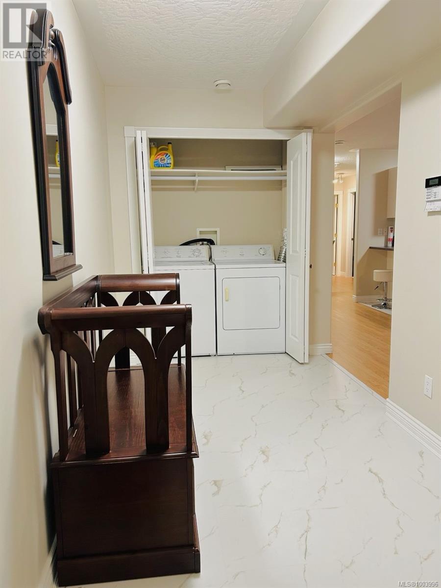 Photo 3 of 4638 Boulderwood Dr, Saanich BC