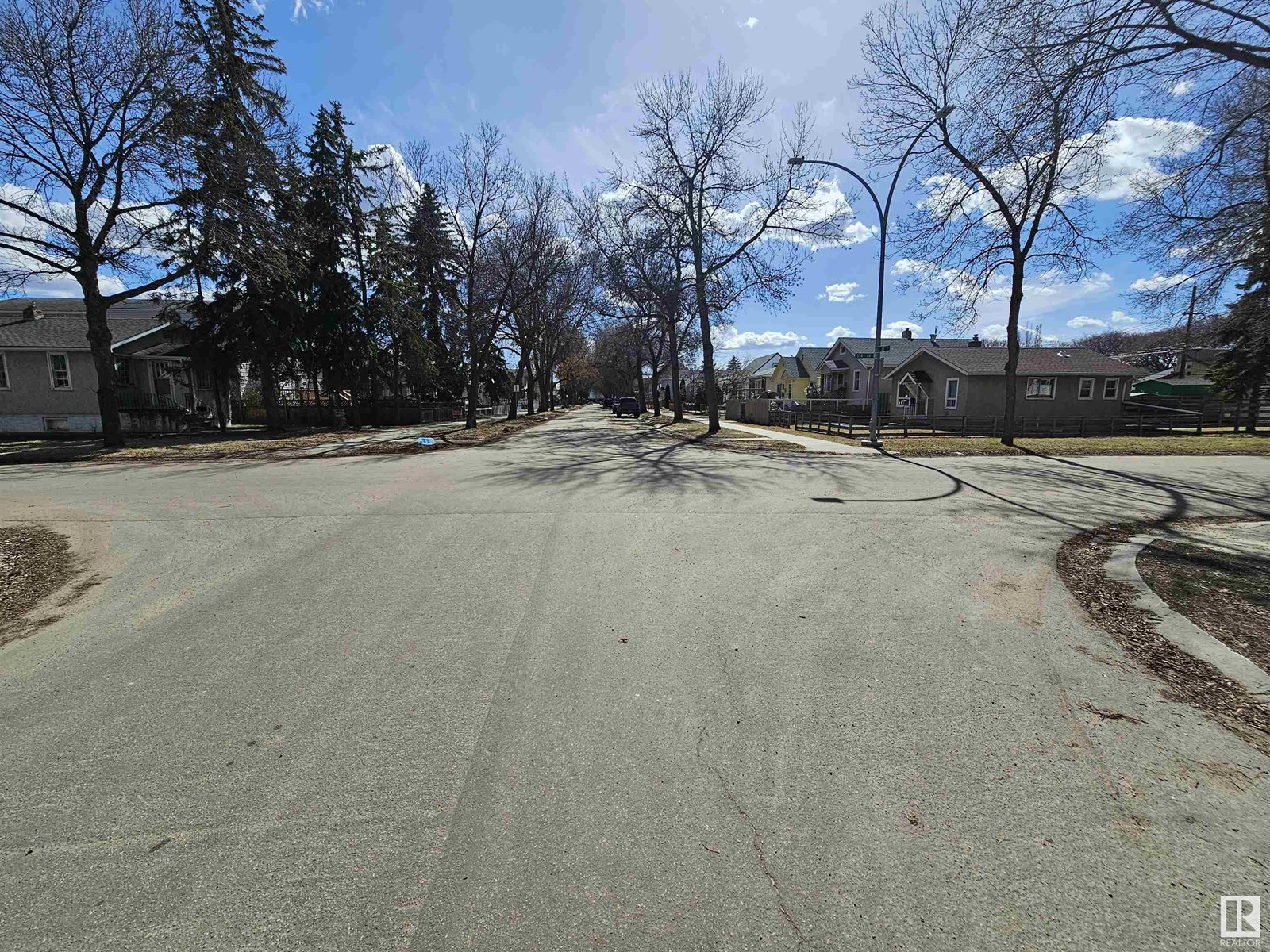 Photo 7 of 11406 88 St Nw, Edmonton AB