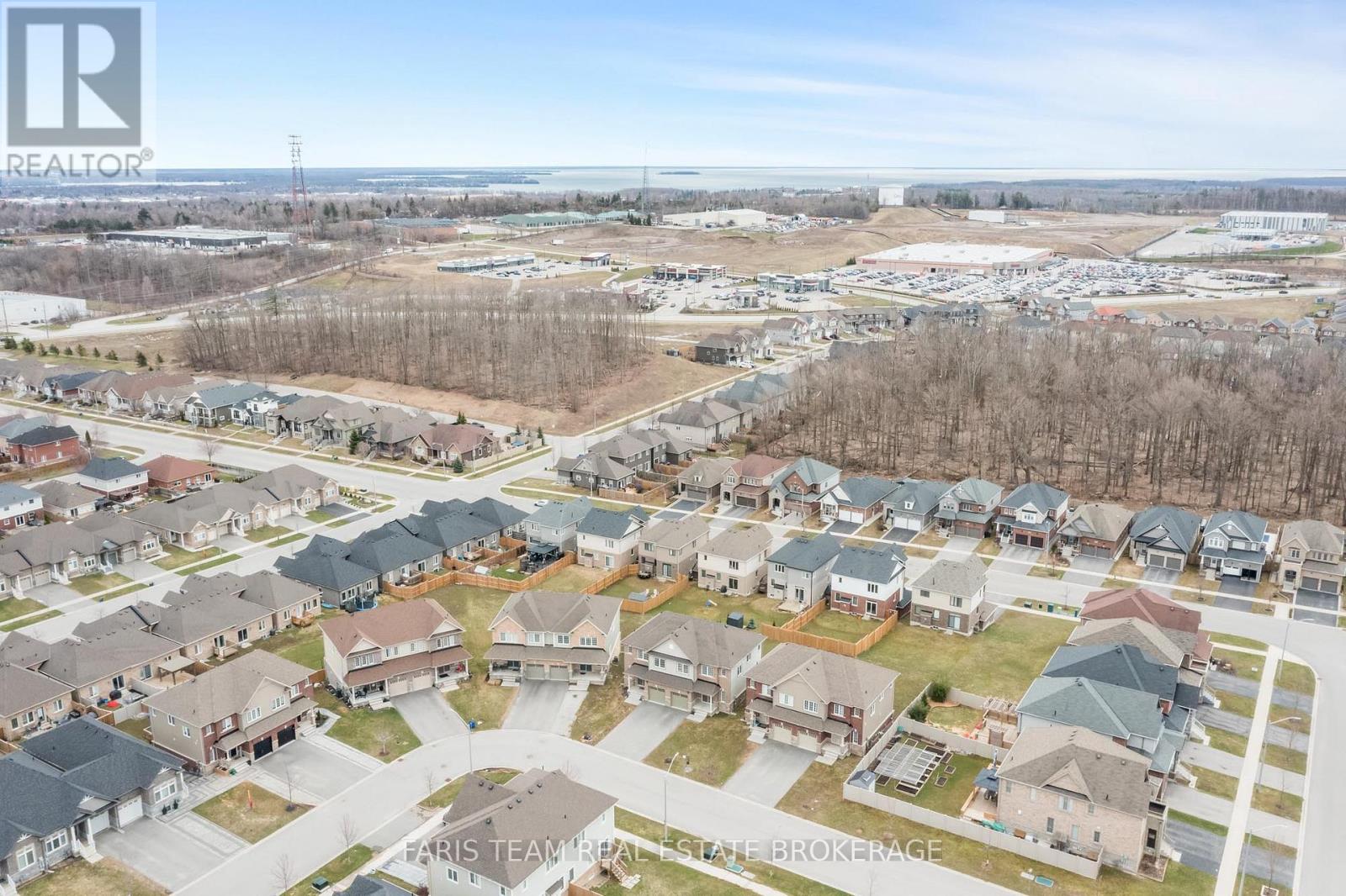 Photo 16 of 210 Isabella Drive, Orillia ON