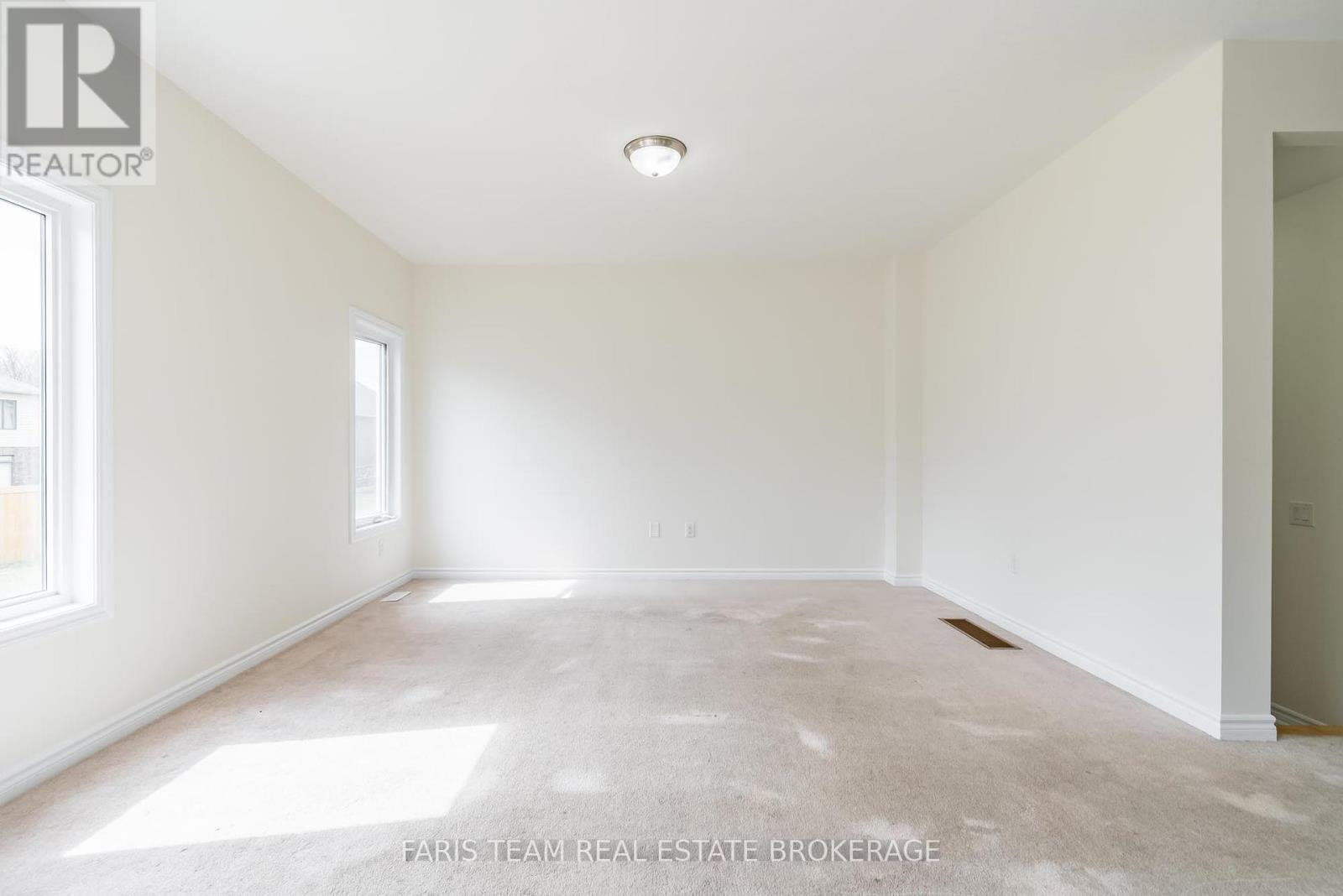 Photo 9 of 210 Isabella Drive, Orillia ON