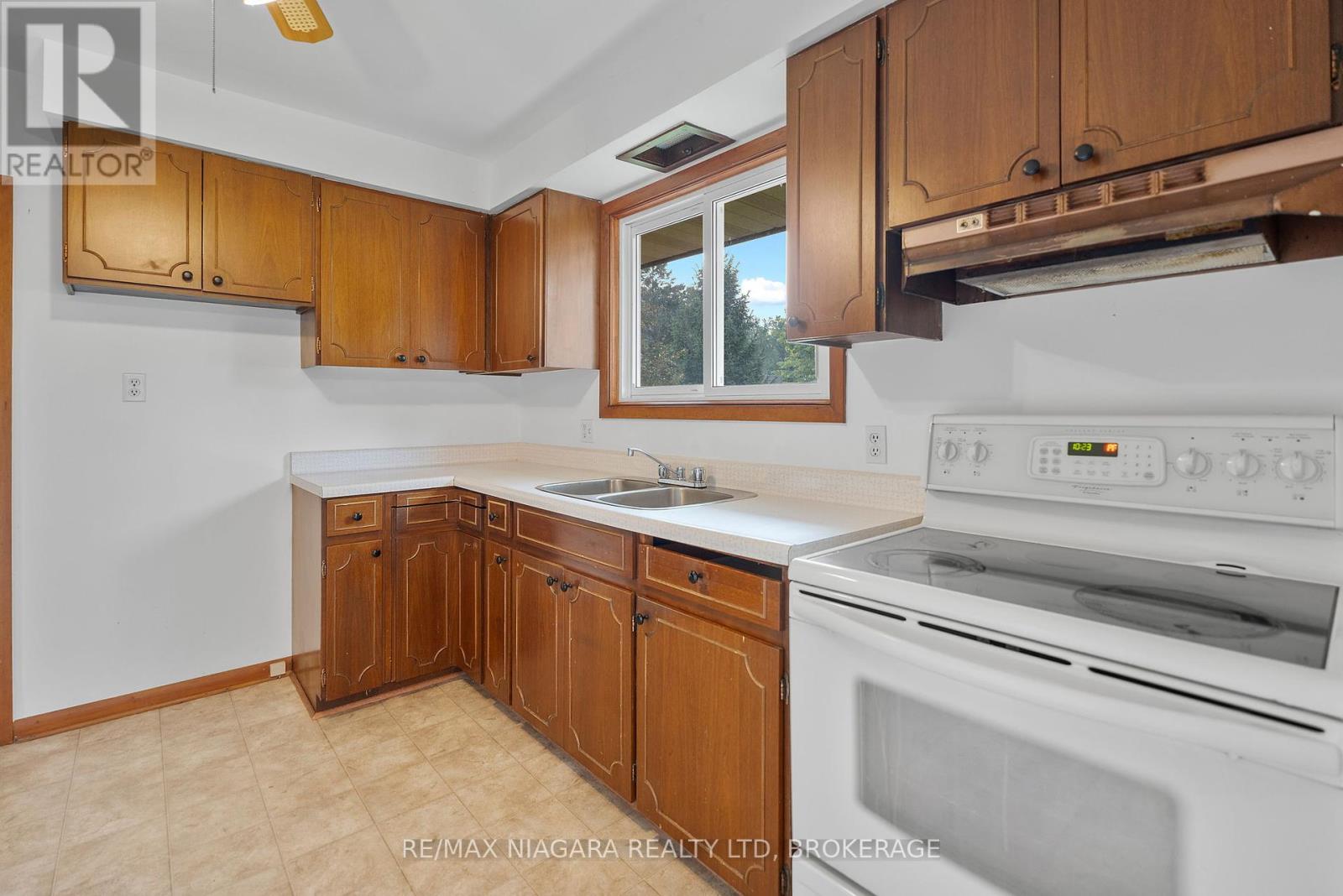 Photo 17 of 3759 Highland Drive, Fort Erie ON