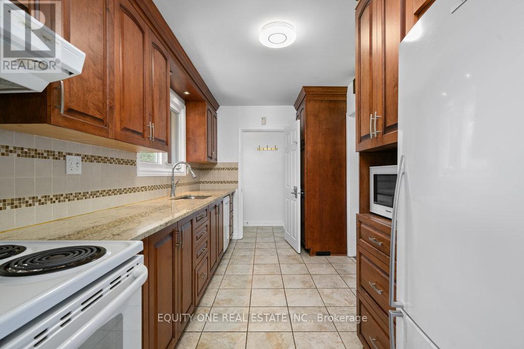 Photo 12 of 1041 Wiseman Crescent, Ottawa ON