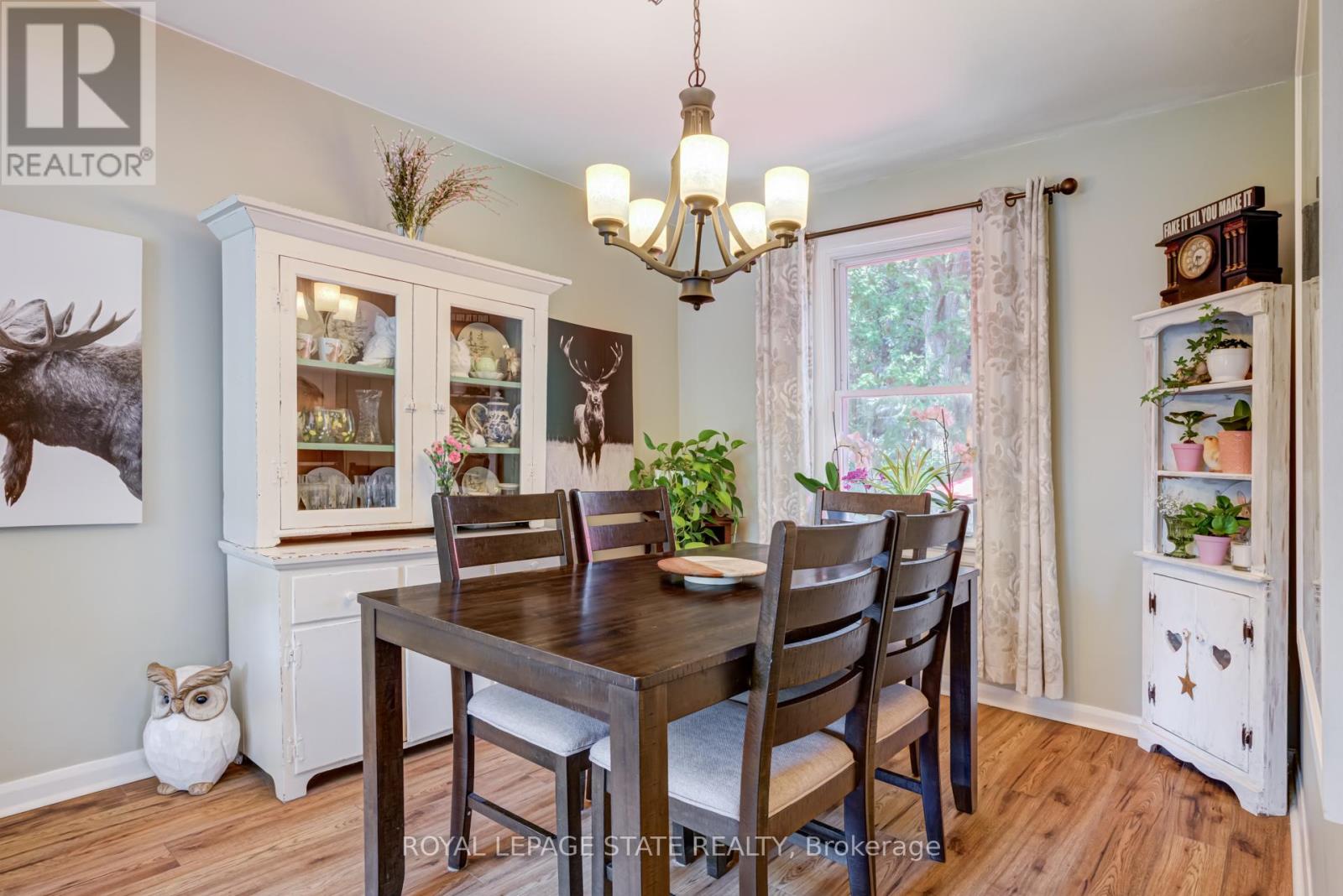 Photo 11 of 90 Arcade Crescent, Hamilton ON