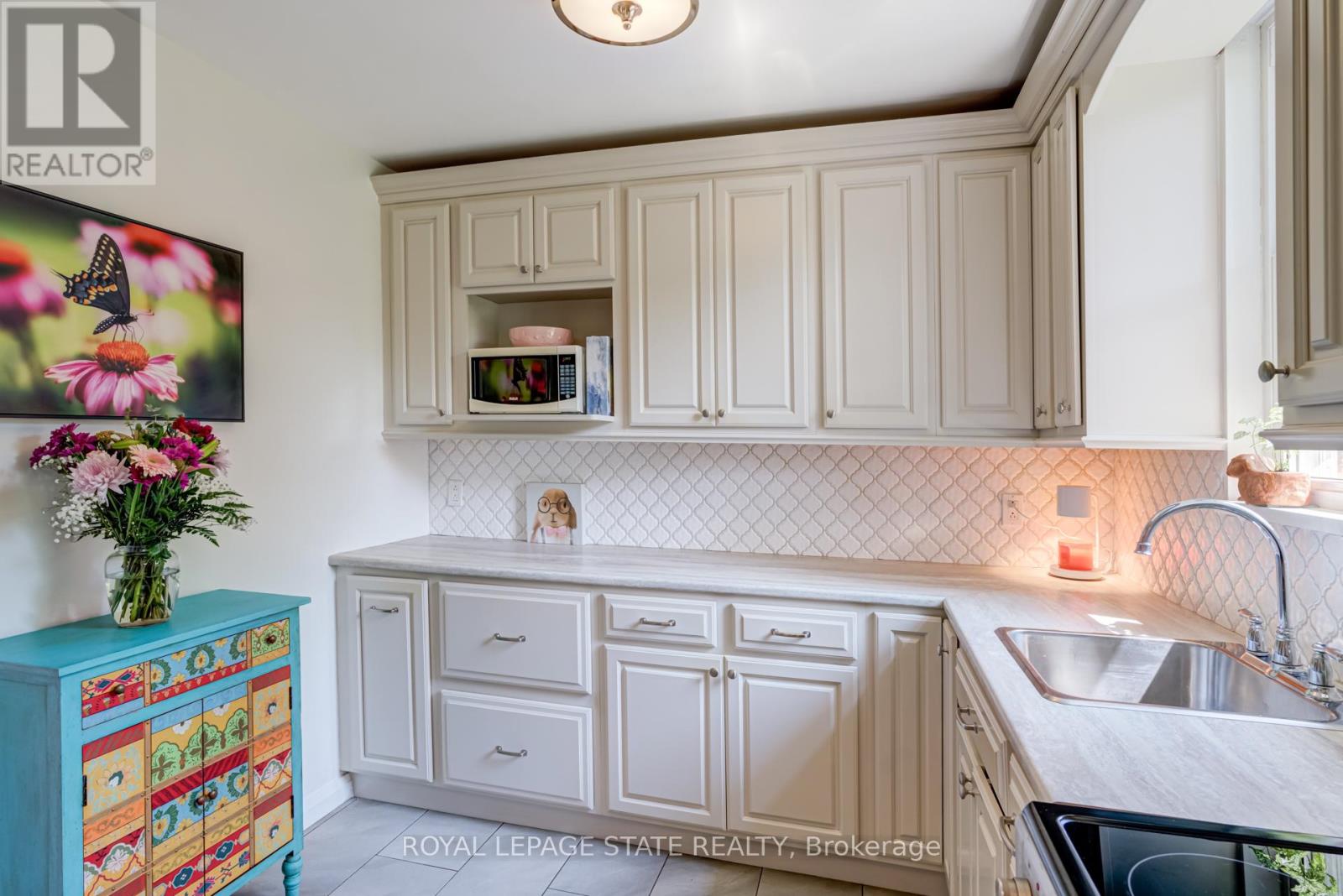 Photo 15 of 90 Arcade Crescent, Hamilton ON