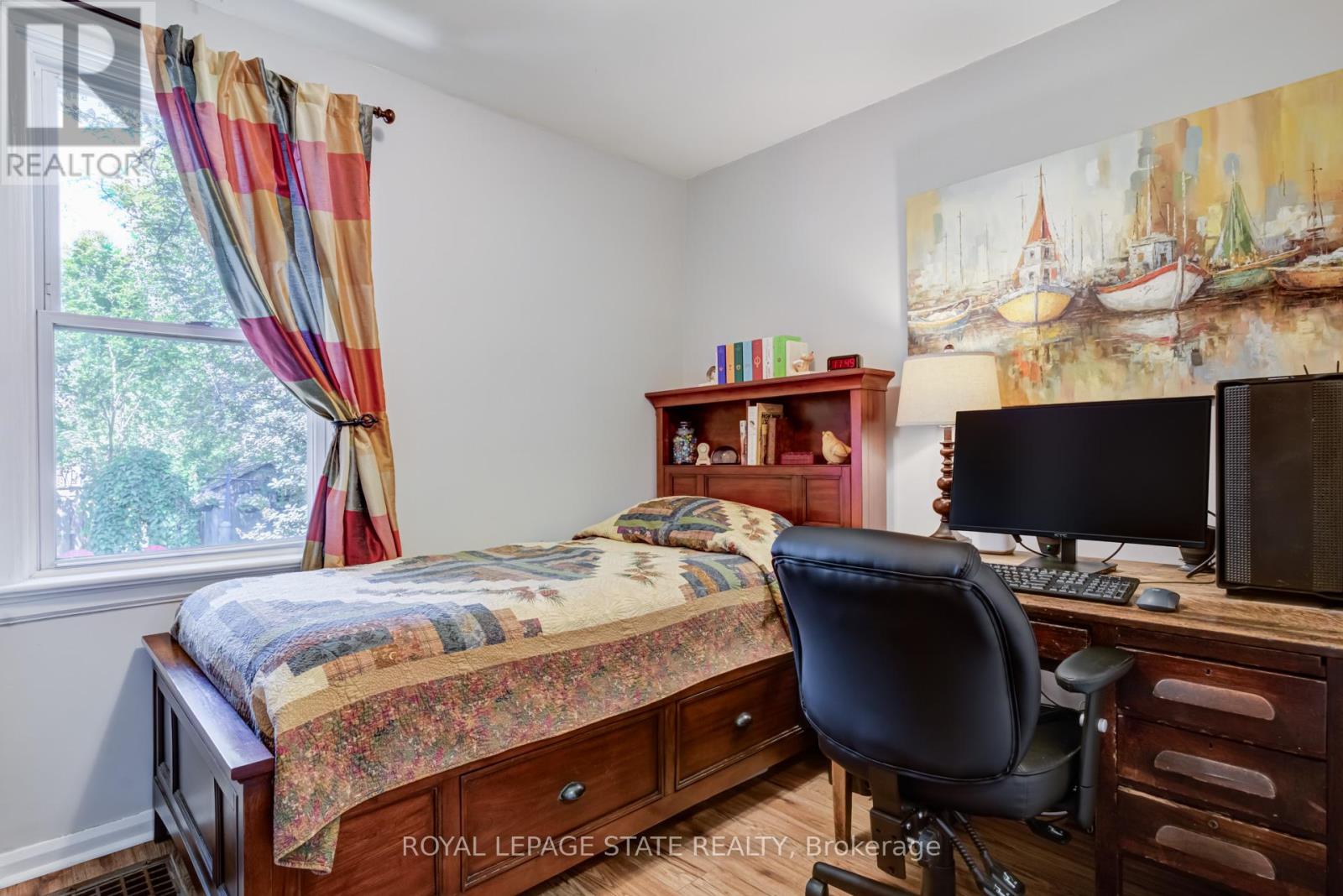 Photo 17 of 90 Arcade Crescent, Hamilton ON