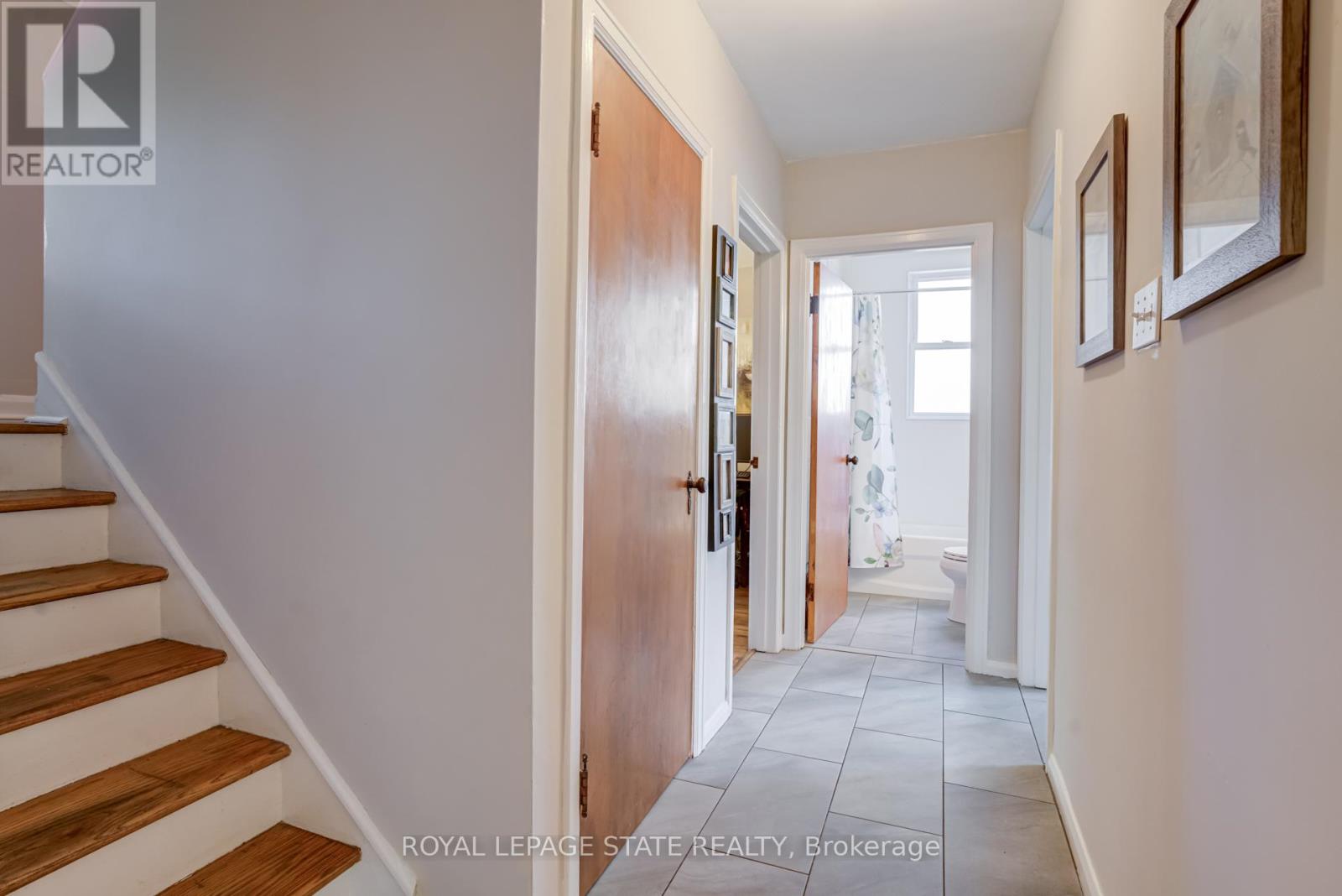 Photo 19 of 90 Arcade Crescent, Hamilton ON