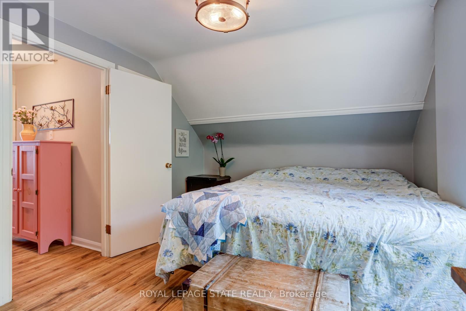 Photo 21 of 90 Arcade Crescent, Hamilton ON