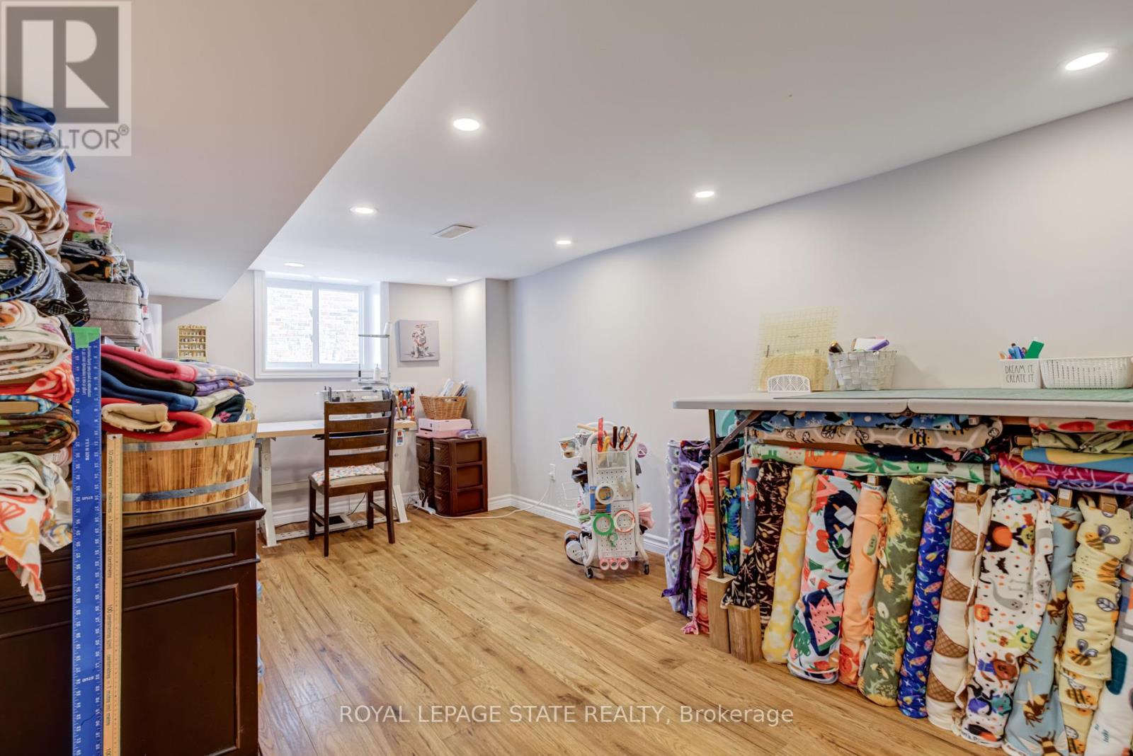 Photo 26 of 90 Arcade Crescent, Hamilton ON