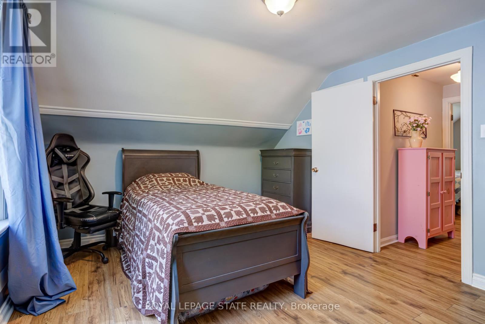 Photo 23 of 90 Arcade Crescent, Hamilton ON
