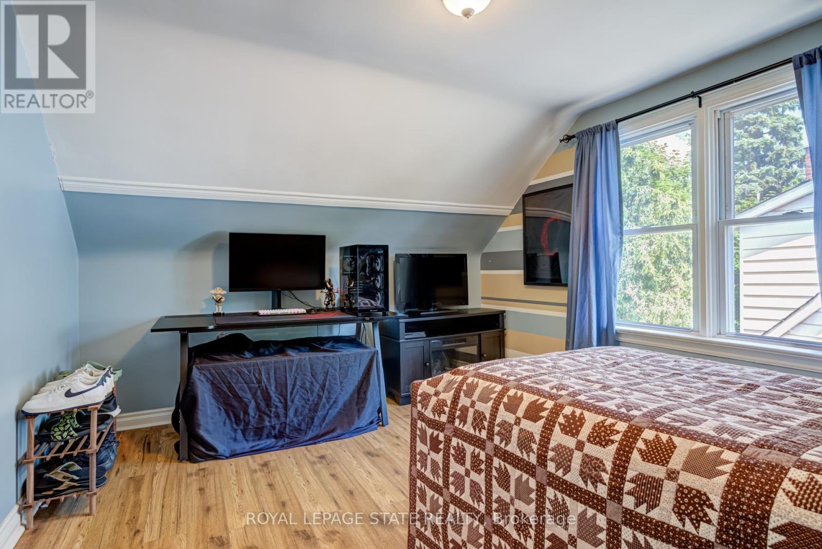 Photo 22 of 90 Arcade Crescent, Hamilton ON
