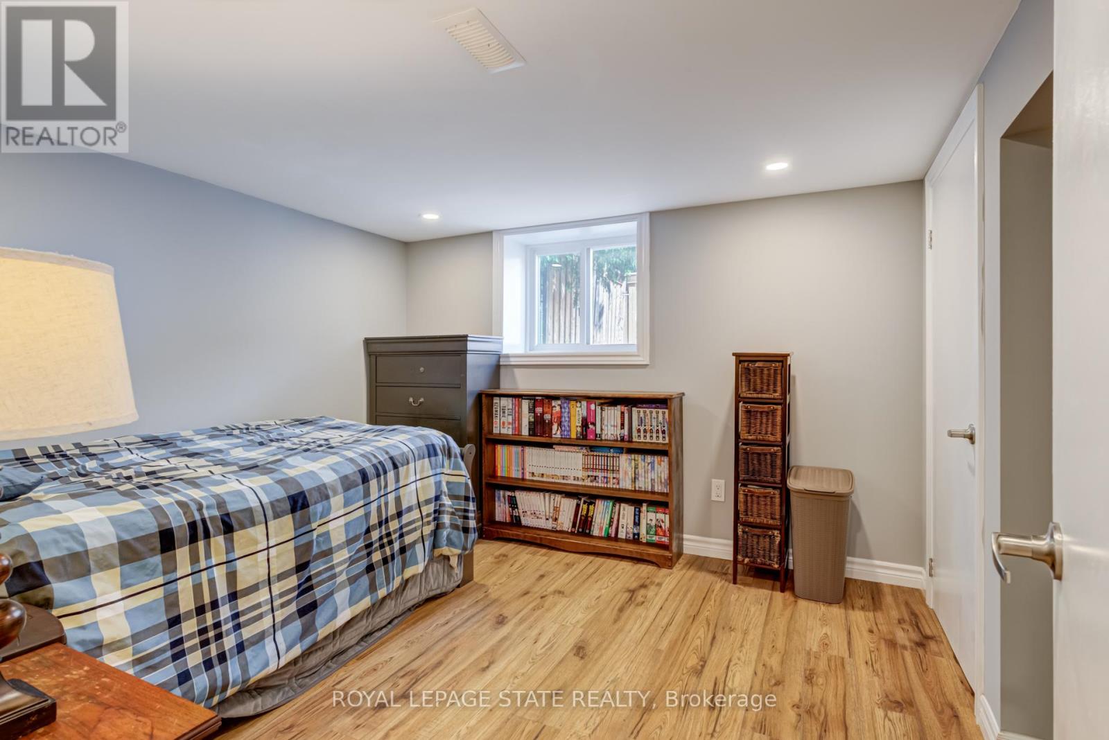 Photo 27 of 90 Arcade Crescent, Hamilton ON